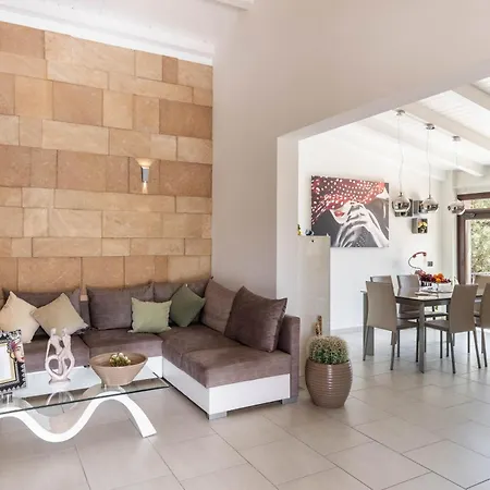 Badessa Villa *