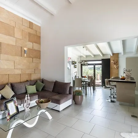 Badessa Villa